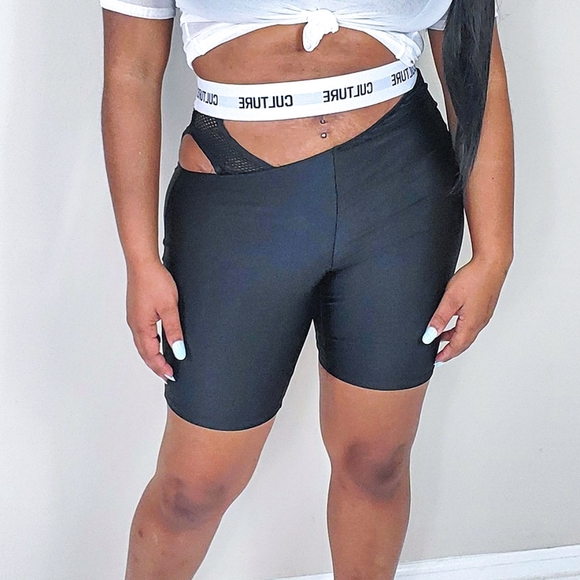 "Hustle Culture" Cut out biker shorts - Picture 2 of 2